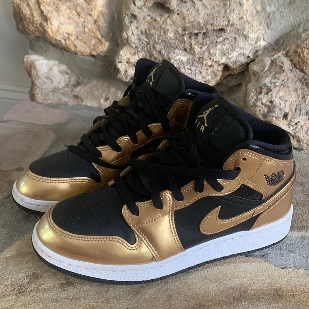 Air Jordan 1 Metallic Gold and Black RARE